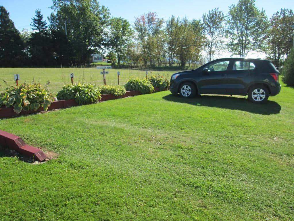Gite Les Acres Tranquilles B&B Port-Daniel Exterior photo